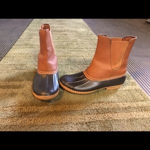 Duck like rain boots